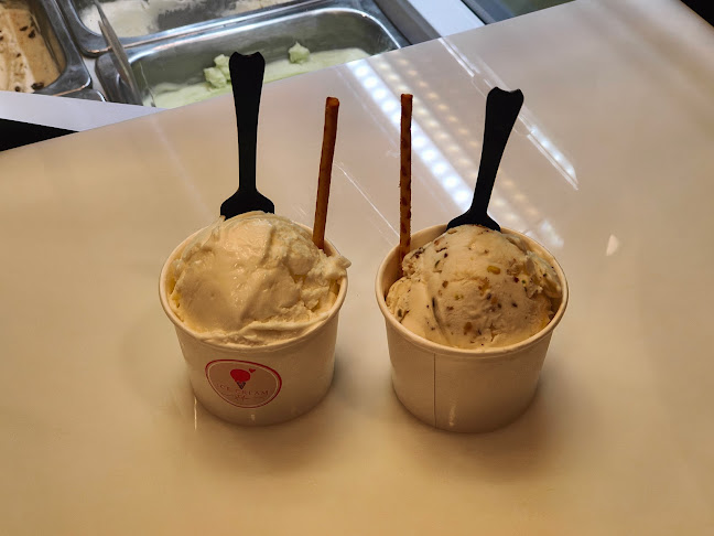 ice cream studio - การบริการอาหารและที่พัก