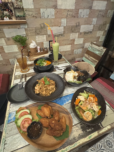 Jasmin's Café - การบริการอาหารและที่พัก