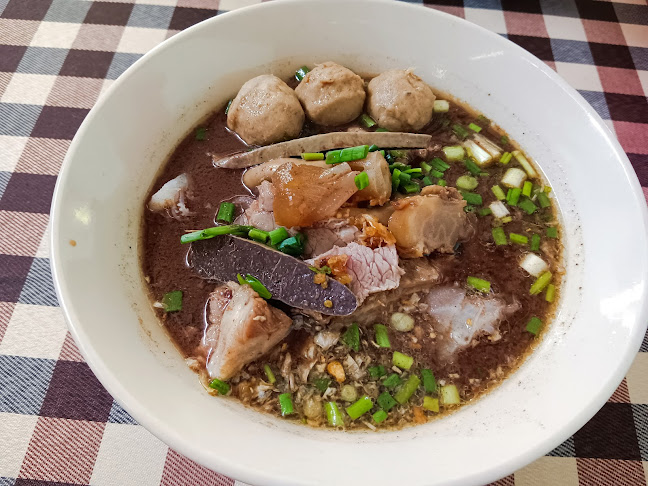 Comentarii opinii despre ร้านก๋วยเตี๋ยวเนื้อตุ๋นยาจีนต้นมะขามกรมชล