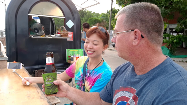 bennie burgers - การบริการอาหารและที่พัก