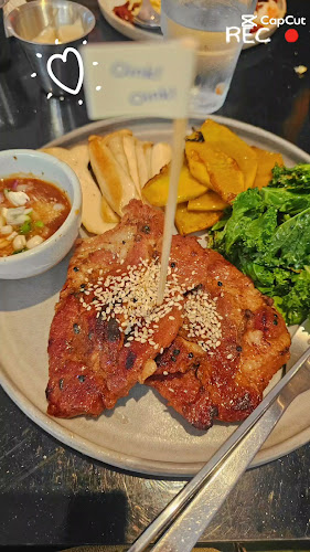 Opinii despre Roasty By Rai Ruen Rom (Asoke) în วัฒนา - การบริการอาหารและที่พัก