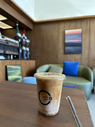 95, 18 ถ. มนตรี ตำบลตลาดใหญ่ อำเภอเมืองภูเก็ต ภูเก็ต 83000