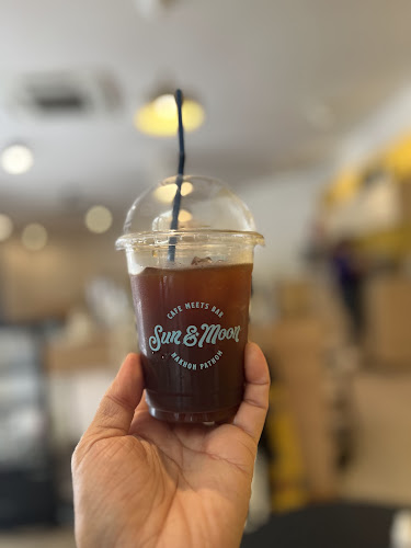 Opinii despre Sun & Moon Café în อำเภอเมืองนครปฐม - การบริการอาหารและที่พัก