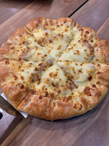 104 ถ. วิรัชหงษ์หยก ตำบลตลาดเหนือ อำเภอเมืองภูเก็ต ภูเก็ต 83000