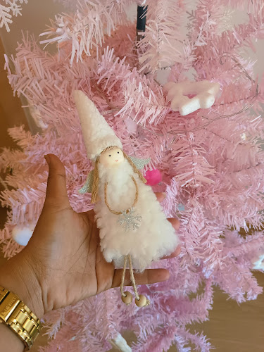 Tickled Pink Pattaya (ทิกเคลท พิงค์ พัทยา) - การบริการอาหารและที่พัก