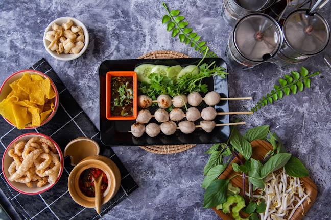 ก๋วยเตี๋ยวเรือโบราณชามเล็ก บ้านเกาะ