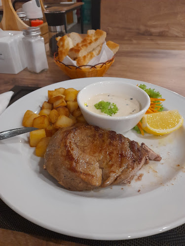 ไนซ์ทูมียูว์ - การบริการอาหารและที่พัก