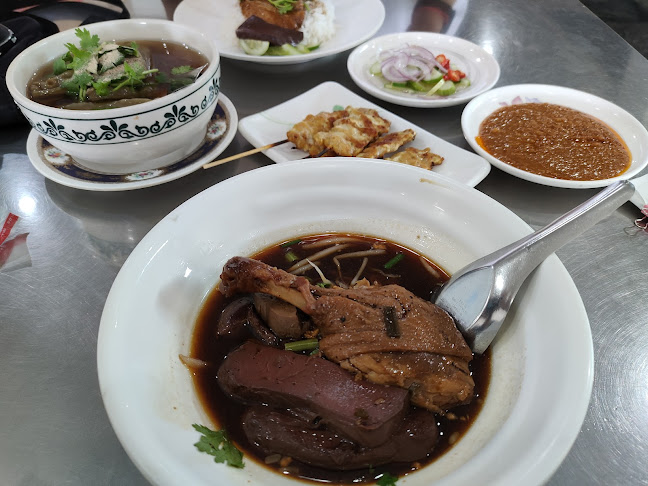 เตียกุ่ยฮวดก๋วยเตี๋ยวเป็ด บางนาตราด กม.19 (Tiaguihuad restaurant) - การบริการอาหารและที่พัก