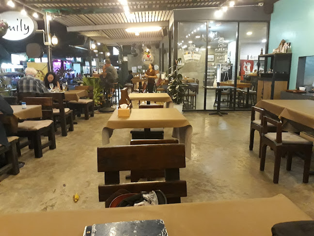 Opinii despre EMILY RESTAURANT în อำเภอบางละมุง - การบริการอาหารและที่พัก