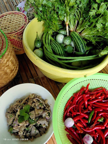 ไก่ต้มน้ำปลากาญจนา - การบริการอาหารและที่พัก