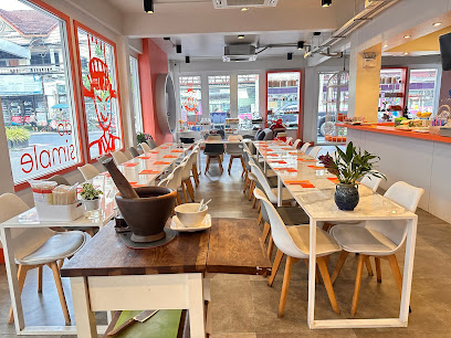 ร้านอาหาร และโรงเรียนสอนทำอาหารไทย ปุ้ม