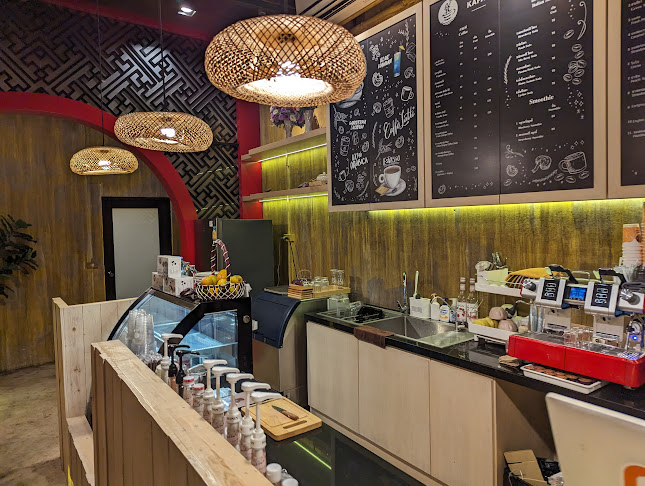 GANO KAFAE กาโนกาแฟ สาขาภูเก็ต - การบริการอาหารและที่พัก