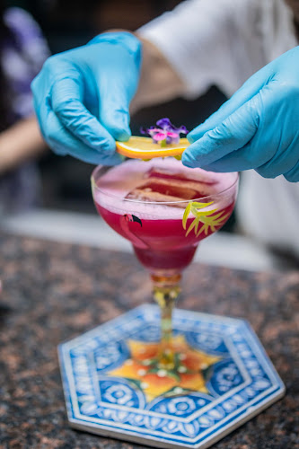 La Habana Bar & Restaurant Pattaya - การบริการอาหารและที่พัก