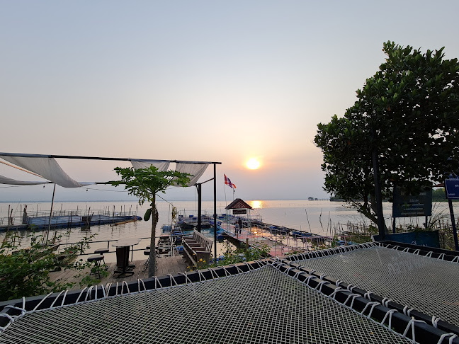 ท่าปลาคาเฟ่สันแกลบดำ - เมือง