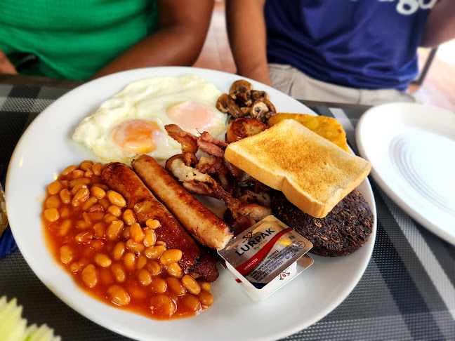 Opinii despre แฟnบอยส์ คาเฟ่ & เรสเตอรองท์ în อำเภอกะทู้ - การบริการอาหารและที่พัก