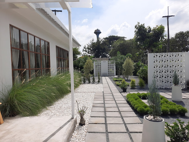 10 1 ถ. เลียบคลองช ตำบลห้วยจรเข้ อำเภอเมืองนครปฐม นครปฐม 73000