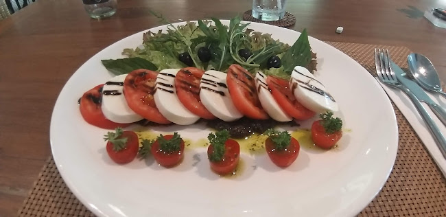 Hern Coffee and Bistro - การบริการอาหารและที่พัก