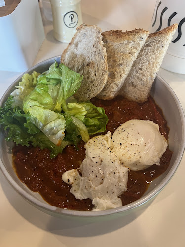 Friends of Friends - การบริการอาหารและที่พัก