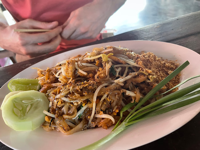Opinii despre ร้านอึ้งผัดไทย în อำเภอเมืองพะเยา - การบริการอาหารและที่พัก