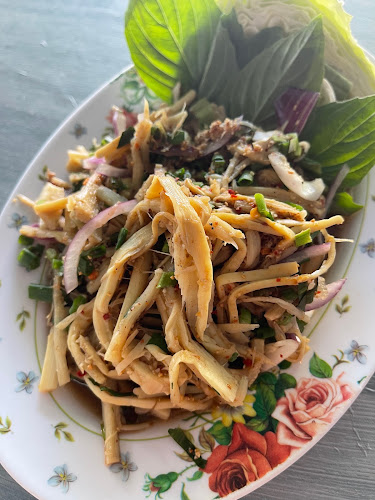 ร้านลาบเมืองพล นครปฐม