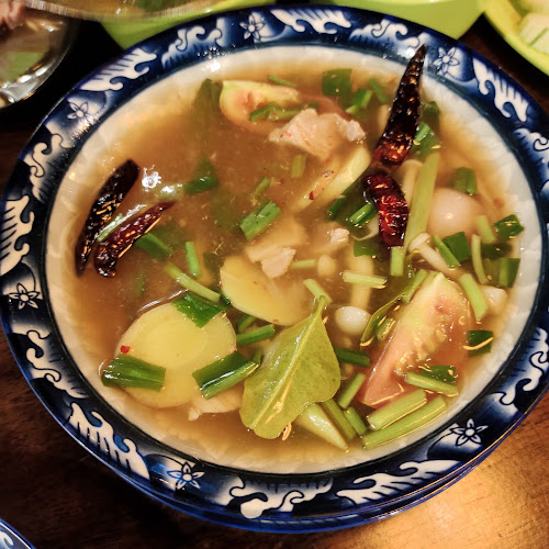 กวางทอง - ภูเก็ต - การบริการอาหารและที่พัก