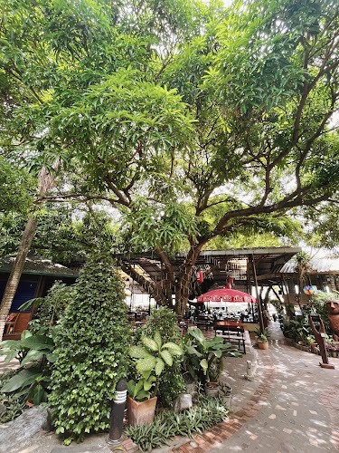 Green Tree Rest. & Pub - การบริการอาหารและที่พัก