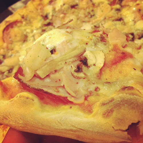 สกูซี่ Wood-Fired Pizza เซ็นทรัลแจ้งวัฒนะ - การบริการอาหารและที่พัก