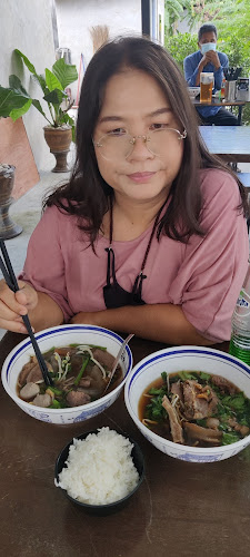 เจ้าขุน ก๋วยเตี๋ยวเนื้อตุ๋น หม้อไฟ - การบริการอาหารและที่พัก