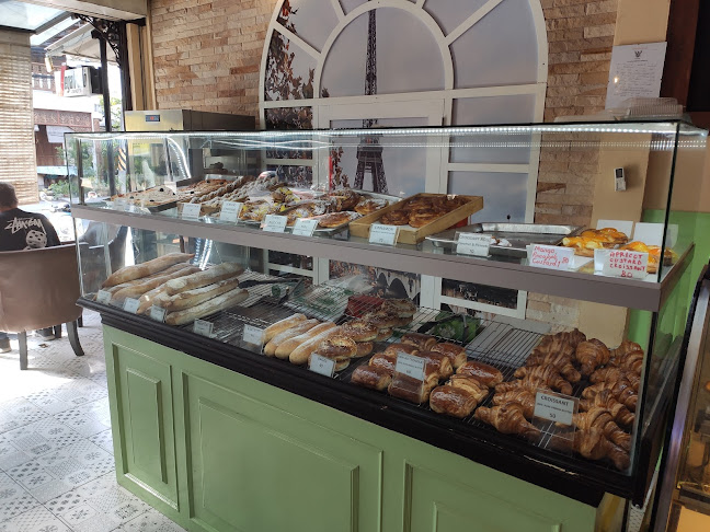 ลาฟาบริคเฟรนเบเกอรี่ - การบริการอาหารและที่พัก