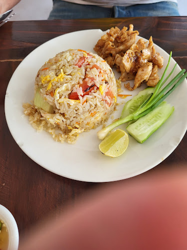 ก๋วยเตี๋ยวดูดี๋ ลุงดอน พัทยา (DooDee jomtien restaurant) - การบริการอาหารและที่พัก