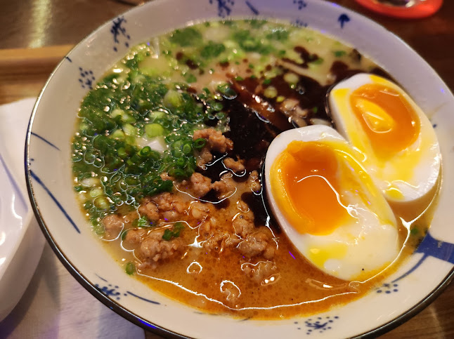 SMAZ Bistro สมาส บิสโทร - การบริการอาหารและที่พัก