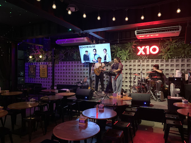 X10 เมืองทอง - การบริการอาหารและที่พัก