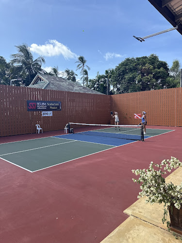 Shark Bites - Pool Bar and Pickleball - การบริการอาหารและที่พัก