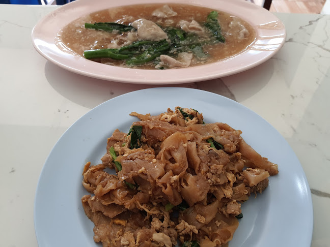 Opinii despre ร้านราดหน้ายอดผักสายไหมคลอง2ธัญบุรี în อำเภอคลองหลวง - การบริการอาหารและที่พัก