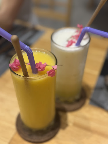 De Earn Cafe and Bar Phuket - อำเภอถลาง