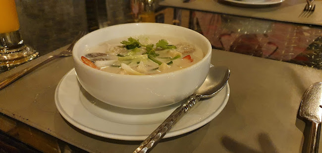 Grandpa House Phuket - การบริการอาหารและที่พัก