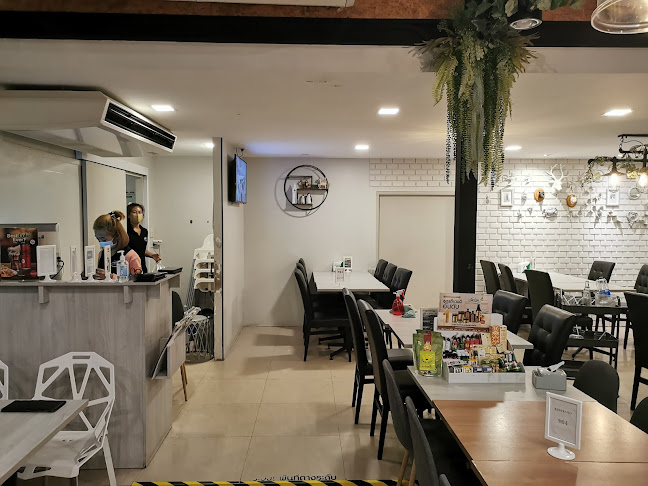 วีที แหนมเนือง หัวรถไฟ - การบริการอาหารและที่พัก