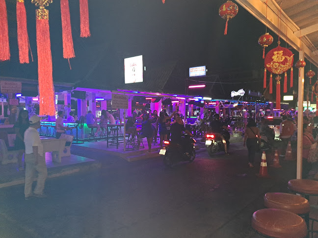 Opinii despre Aoms Beer Bar Soi 7 în อำเภอบางละมุง - การบริการอาหารและที่พัก