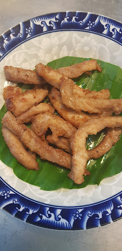 หมูฉ่ำ ตลาดสะพานดำ - การบริการอาหารและที่พัก