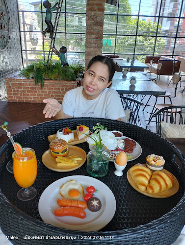 Sleepless Room - การบริการอาหารและที่พัก