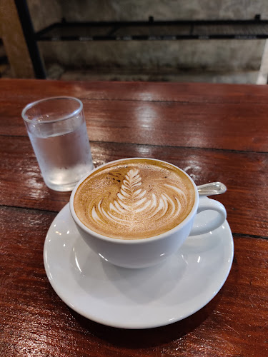 ซาลูน คอฟฟี่ แอนด์ บาร์