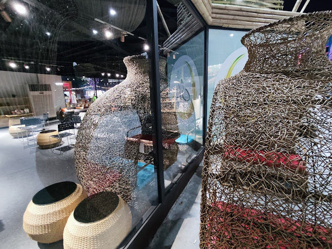 สไมล์แลนด์ พัทยา สตรีทฟู้ด มาร์เก็ต - การบริการอาหารและที่พัก