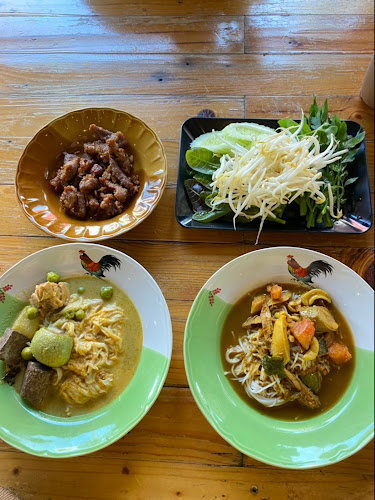 ร้านหนมจีนบ้านฉลอง - การบริการอาหารและที่พัก