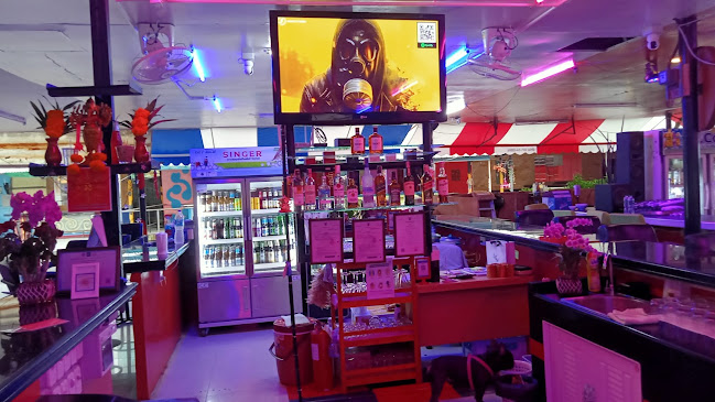 Action Street - การบริการอาหารและที่พัก