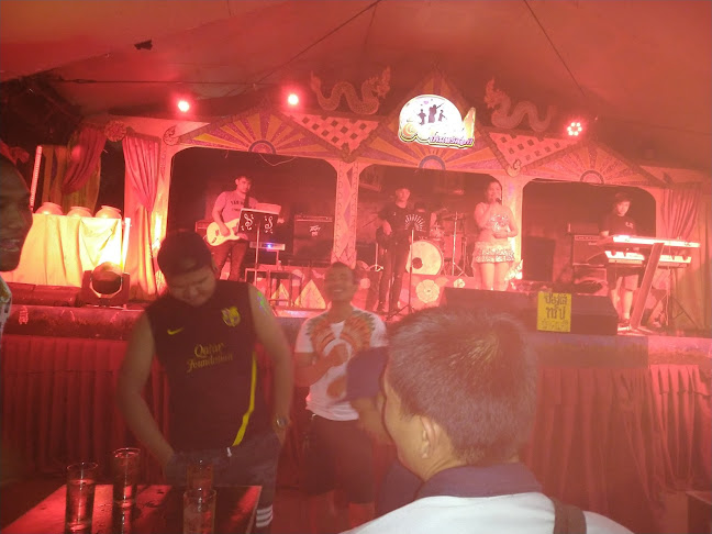 ตะวันแดงวาไรตี้ศรีราชา - อำเภอศรีราชา