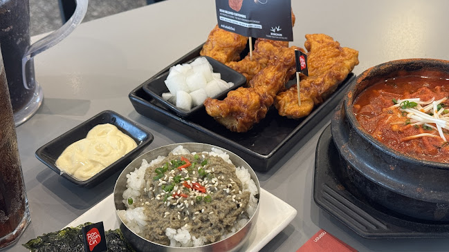 เลขที่ 98, 98/1 หมู่ที่ 5 ศูนย์การค้าเซ็นทรัลวิลเลจ ห้องเลขที่ A104 ชั้น 1 ตำบลบางโฉลง อำเภอบางพลี สมุทรปราการ 10540