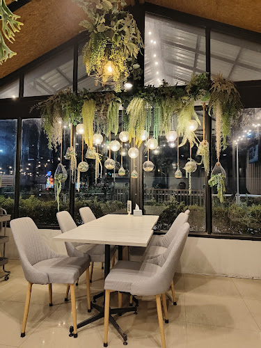 วีที แหนมเนือง หัวรถไฟ