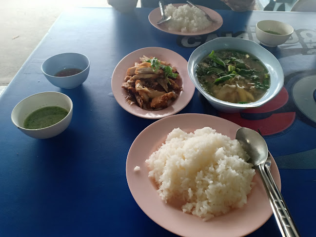 เจ้ก้อย ไก่หุบบอนแหลมฉบัง - การบริการอาหารและที่พัก