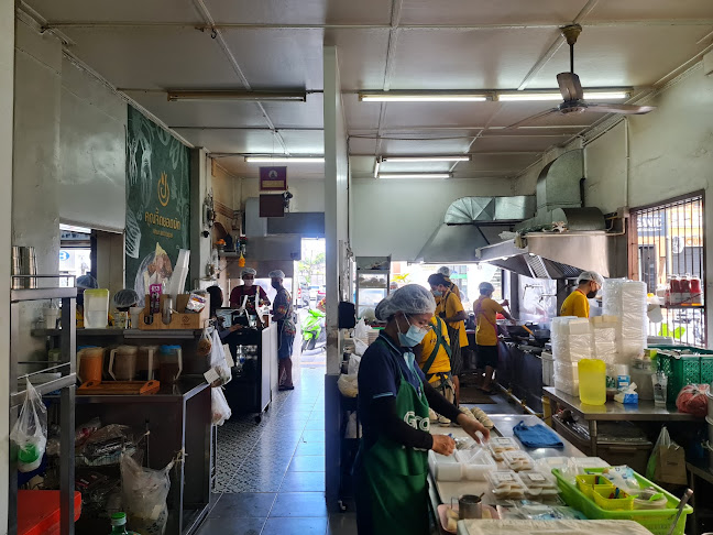 4,6 ตําบล ตลาดใหญ่ 8 ถ. อ๋องซิมผ่าย ตำบลตลาดใหญ่ อำเภอเมืองภูเก็ต ภูเก็ต 83000