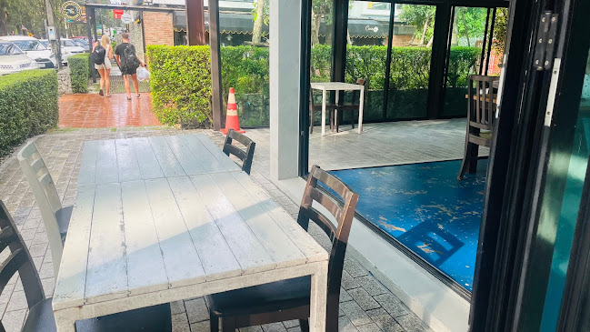 Comentarii opinii despre ร้านข้าวแกงหน้าหาดราไวย์